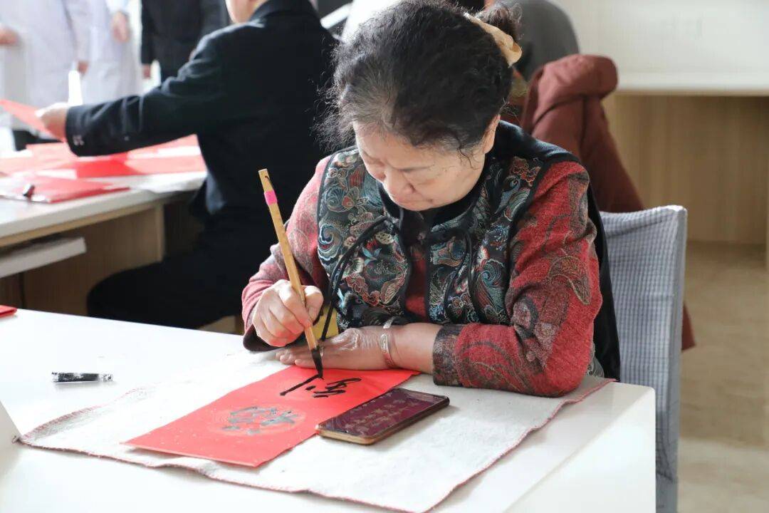 原創(chuàng)懷來老年大學與縣中醫(yī)醫(yī)院舉辦新春健康文化聯(lián)誼活動