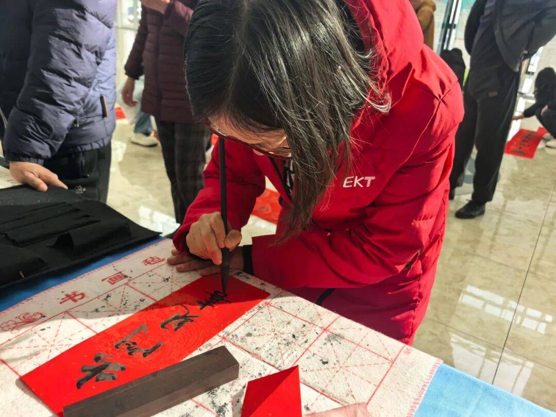 原創(chuàng)懷來老年大學與縣中醫(yī)醫(yī)院舉辦新春健康文化聯(lián)誼活動