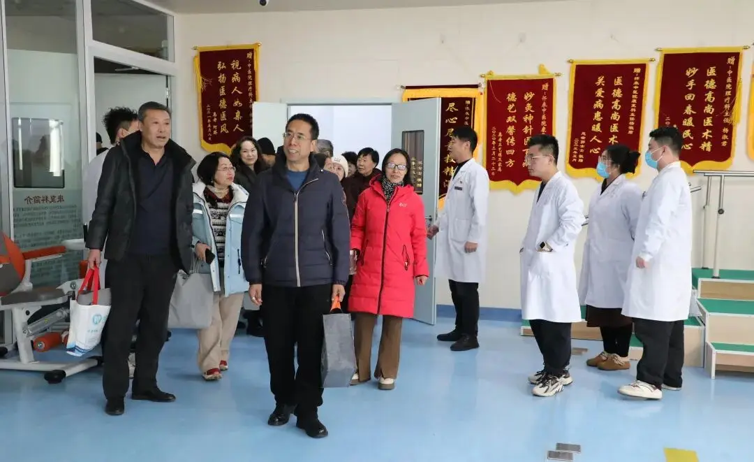 原創(chuàng)懷來老年大學與縣中醫(yī)醫(yī)院舉辦新春健康文化聯(lián)誼活動