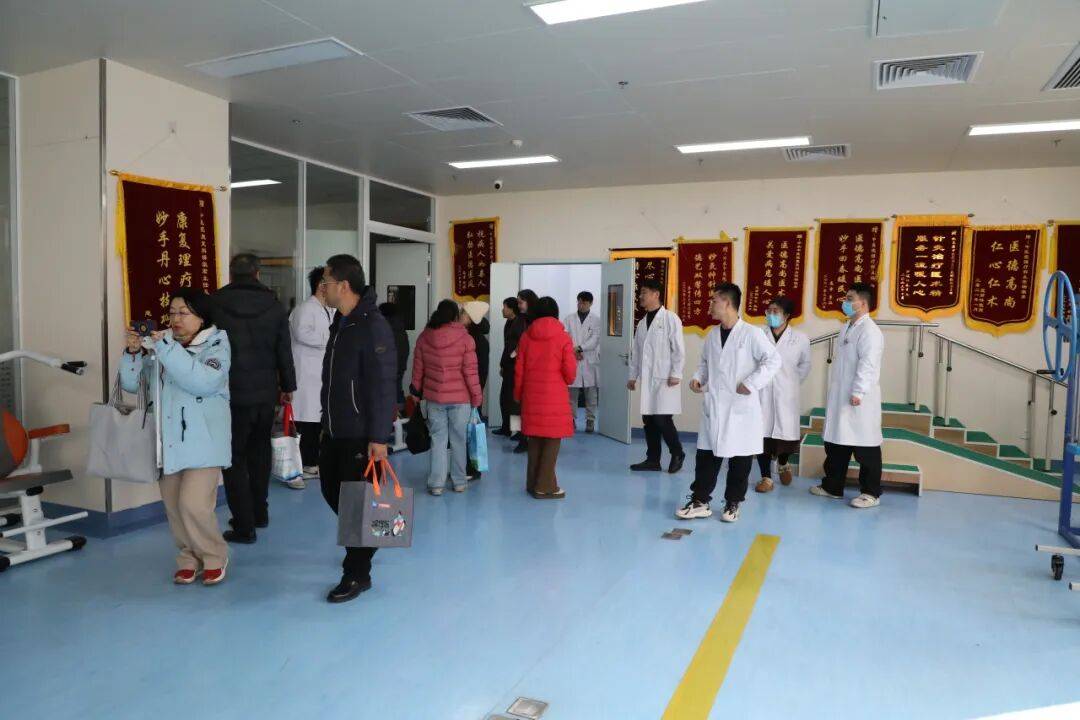 原創(chuàng)懷來老年大學與縣中醫(yī)醫(yī)院舉辦新春健康文化聯(lián)誼活動