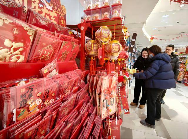 從貨架蔓延到餐桌 年味消費(fèi)在超市中釋放