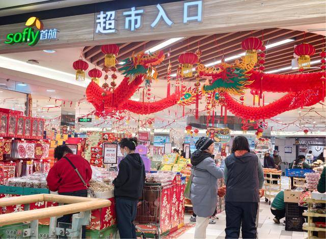 從貨架蔓延到餐桌 年味消費(fèi)在超市中釋放