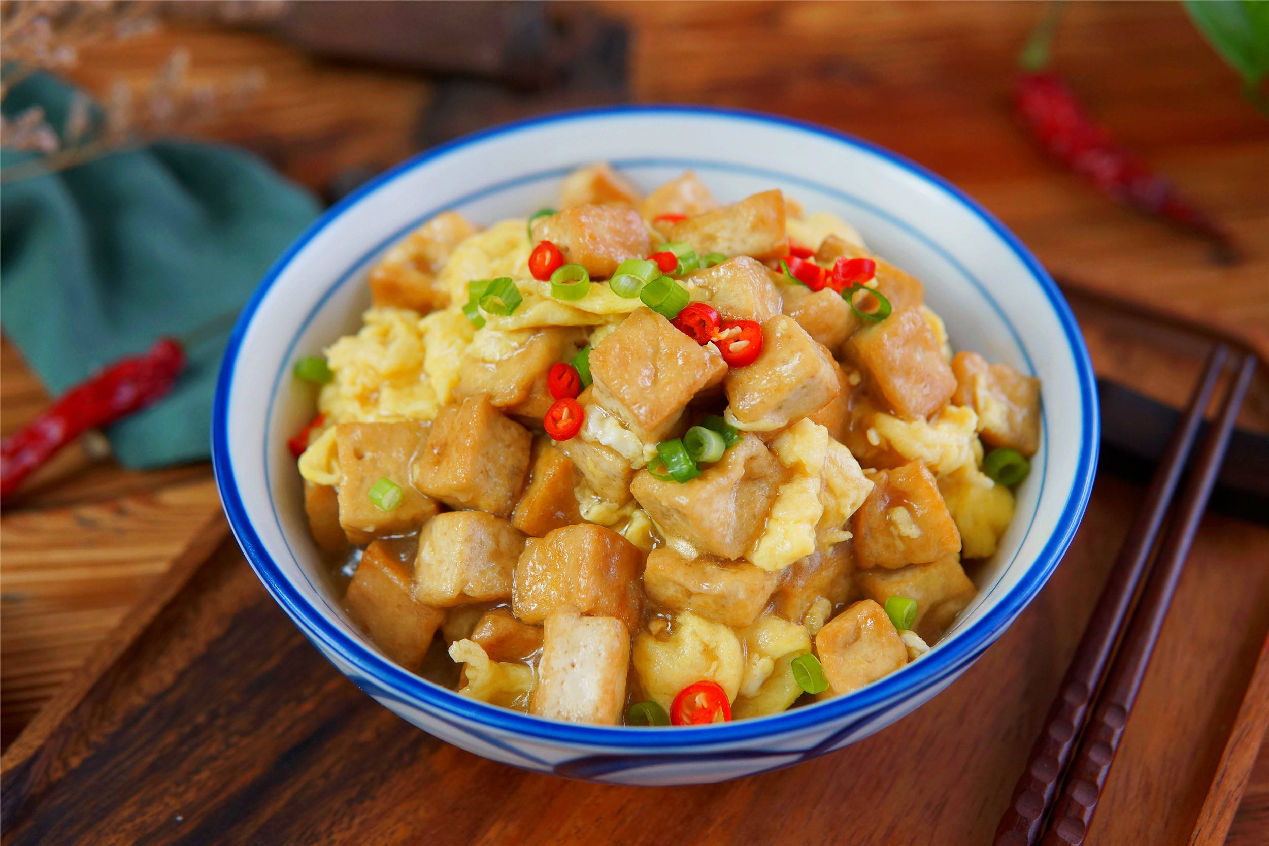 原創(chuàng)臘月二十五，推磨做豆腐，豆腐的5種吃法收藏好，春節(jié)囤上福氣