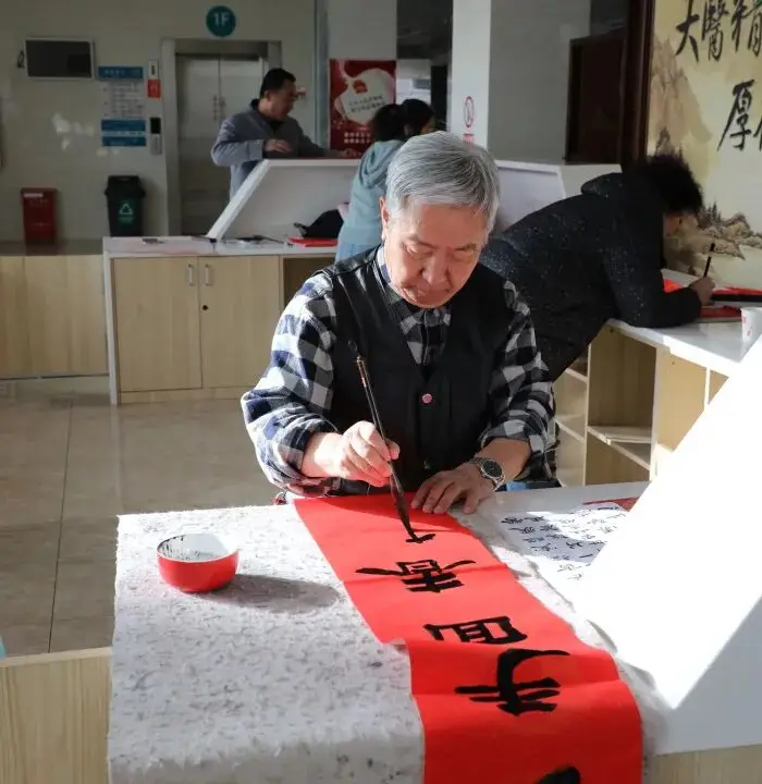 原創(chuàng)懷來老年大學與縣中醫(yī)醫(yī)院舉辦新春健康文化聯(lián)誼活動