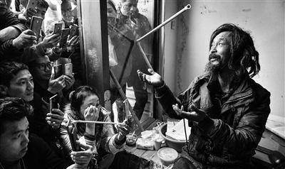 原創(chuàng)沈大師1個(gè)字賣2萬，搶了書法家的飯碗？網(wǎng)友：那叫字，不叫書法！