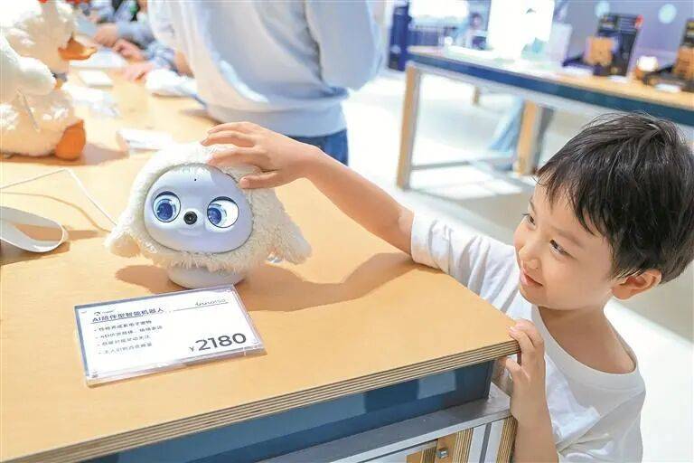 無人機、智能狗、AI眼鏡……深圳硬核“科技年貨”，正飛往全國31個省份