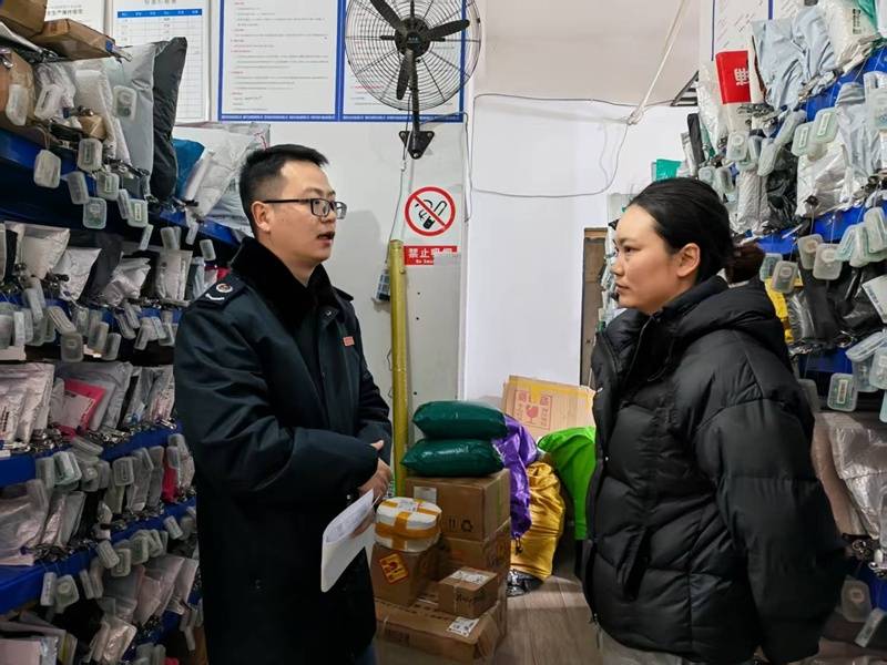 福泉稅務(wù)：護(hù)航物流保通暢 年貨流轉(zhuǎn)不停歇