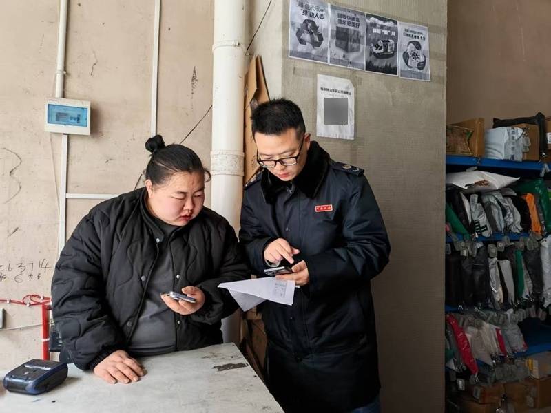 福泉稅務(wù)：護(hù)航物流保通暢 年貨流轉(zhuǎn)不停歇