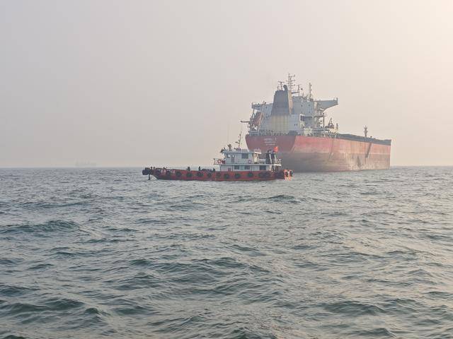 和移民管理警察一起，守護(hù)“海上國門”