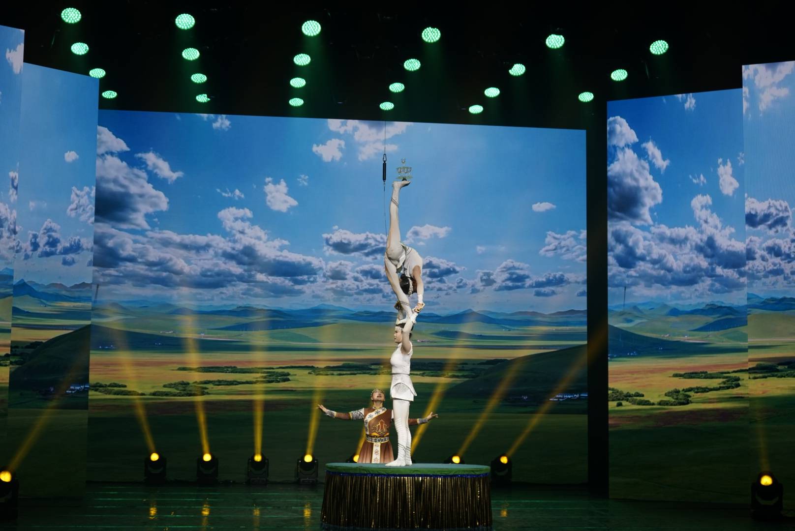 2026專場慰問演出互動(dòng)環(huán)節(jié)拉近與外賣騎手、快遞員觀演距離