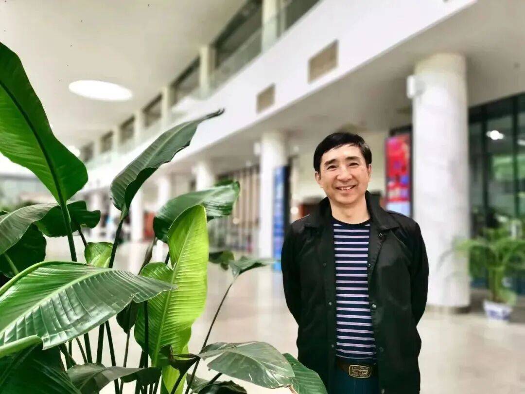 曾是章子怡、孫紅雷等人老師，中央戲劇學院陳剛主動投案！