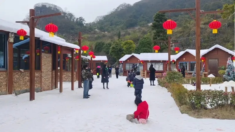 解鎖冬季旅游新風(fēng)向 十里荷廊童話雪鄉(xiāng)打造冰雪夢(mèng)幻樂園