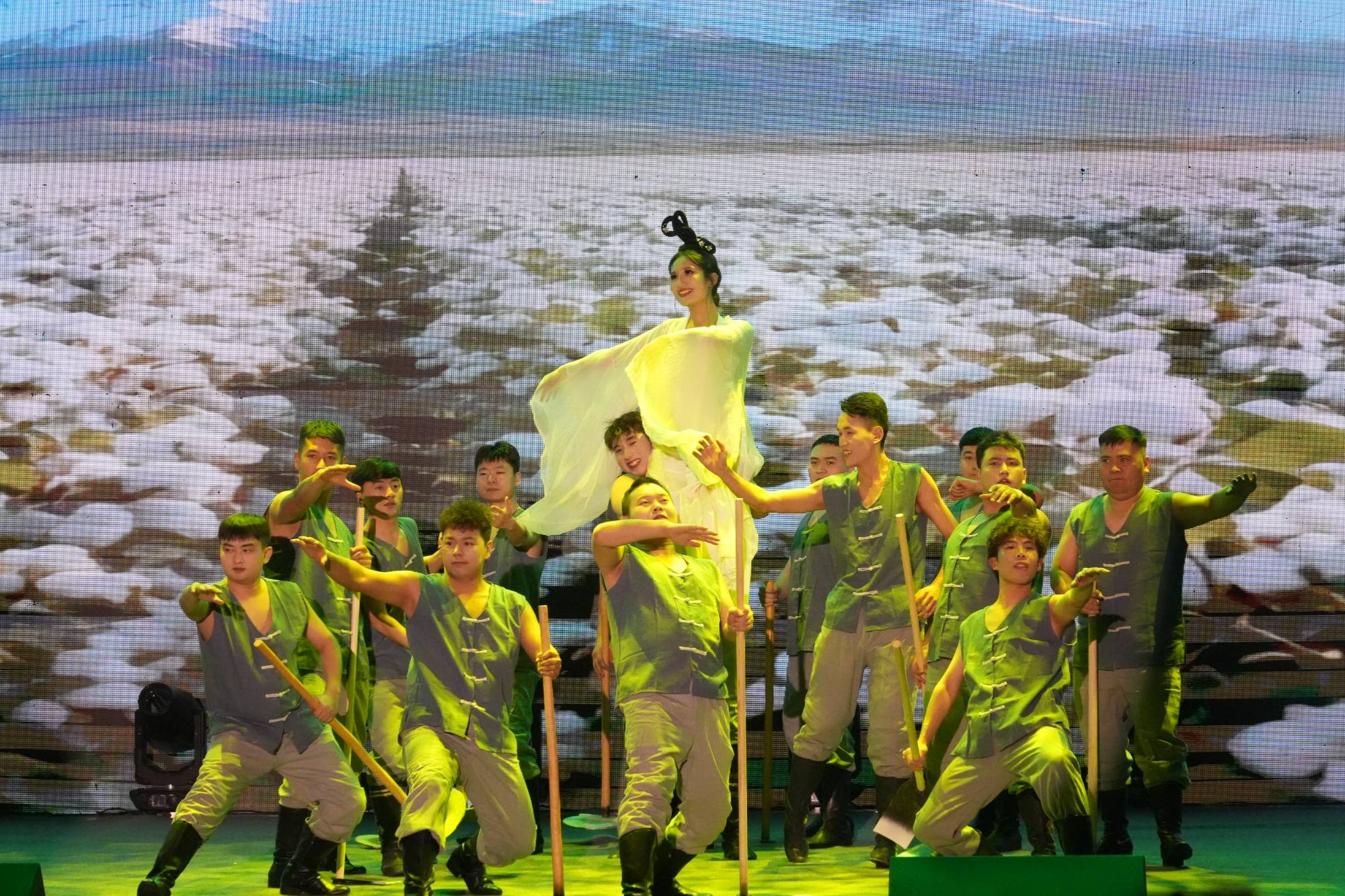 音樂舞蹈詩《夢回羅布淖爾》首演圓滿落幕