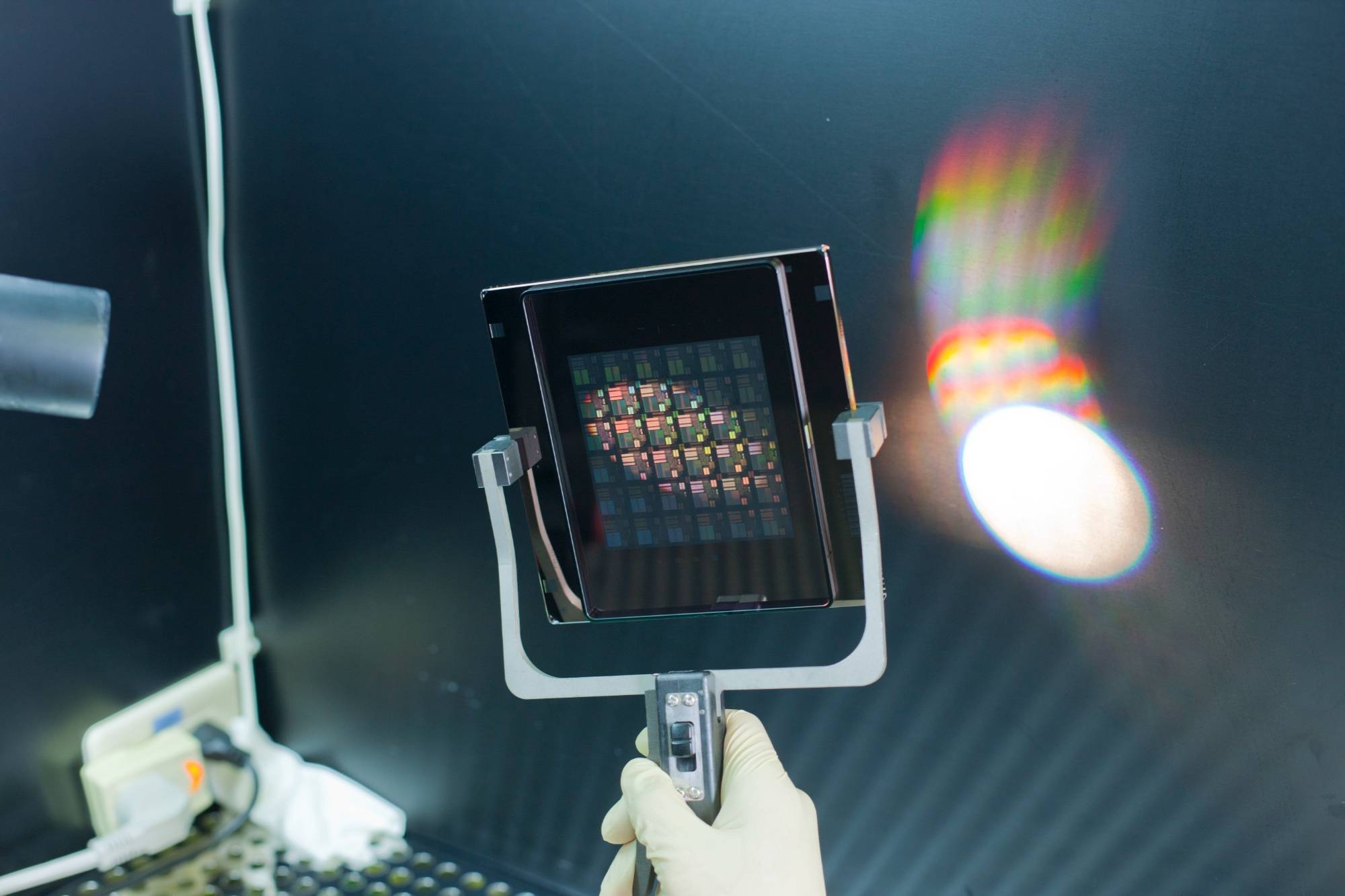 你好，新質(zhì)造｜在“精密底片”上雕刻中國(guó)芯