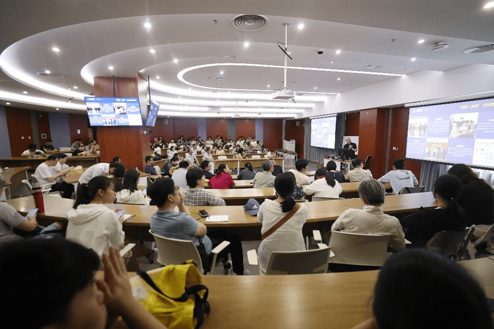 周末設(shè)40門課程，復(fù)旦牽手同濟(jì)、上財(cái)共邀滬上高中生體驗(yàn)大學(xué)生活