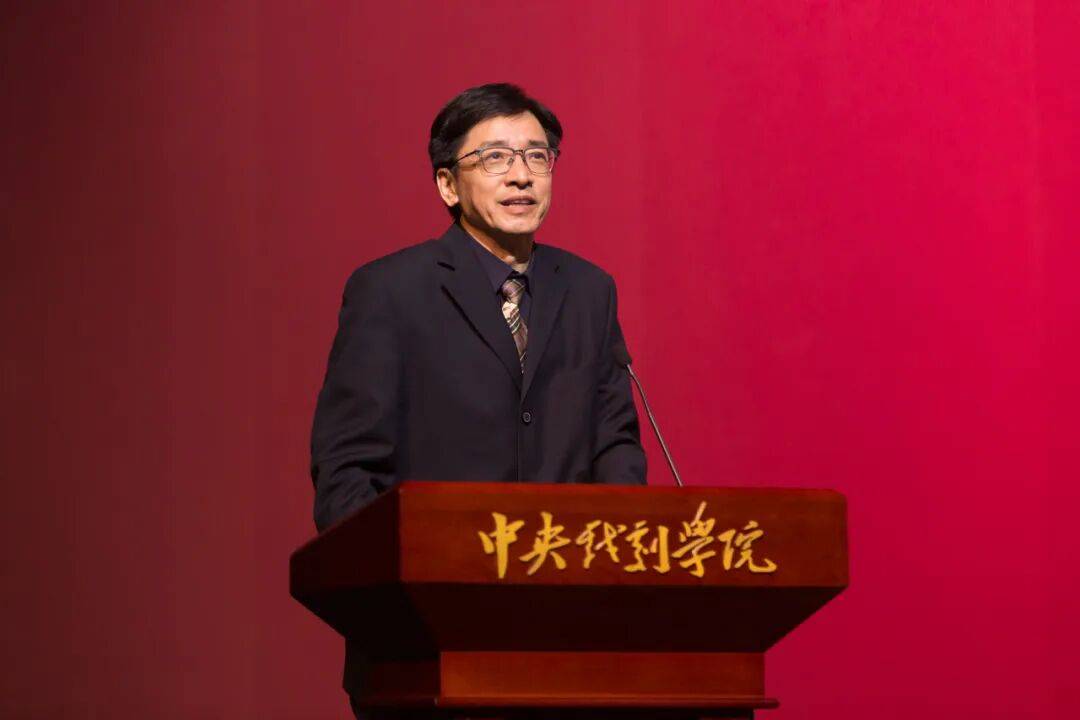 中央戲劇學(xué)院表演系主任王鑫，主動投案