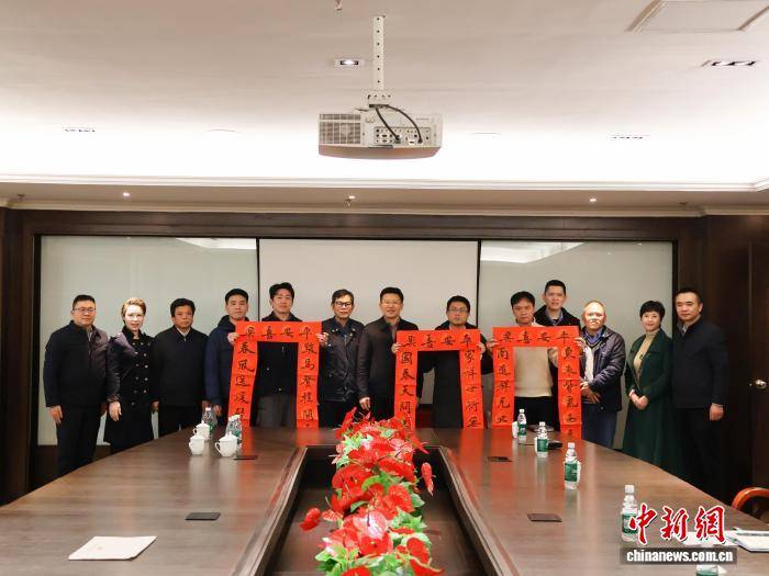 筆墨傳情送萬(wàn)福 福建寧德書法志愿服務(wù)暖人心