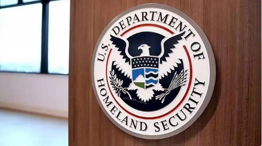 臨時(shí)撥款到期，美國(guó)國(guó)土安全部部分“停擺”，移民突擊檢查等行動(dòng)照常進(jìn)行
