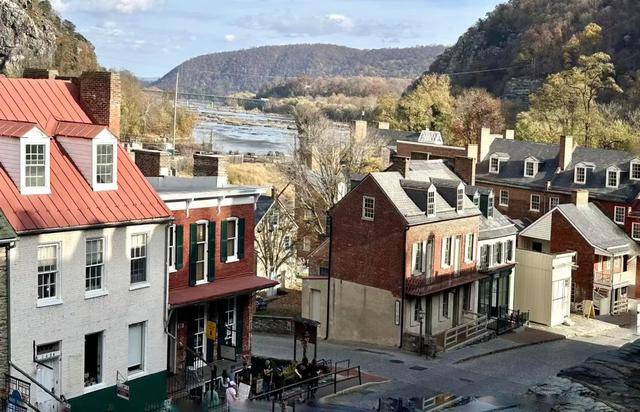 從房產(chǎn)到AI，風(fēng)險全面引爆，美股金銀罕見三殺