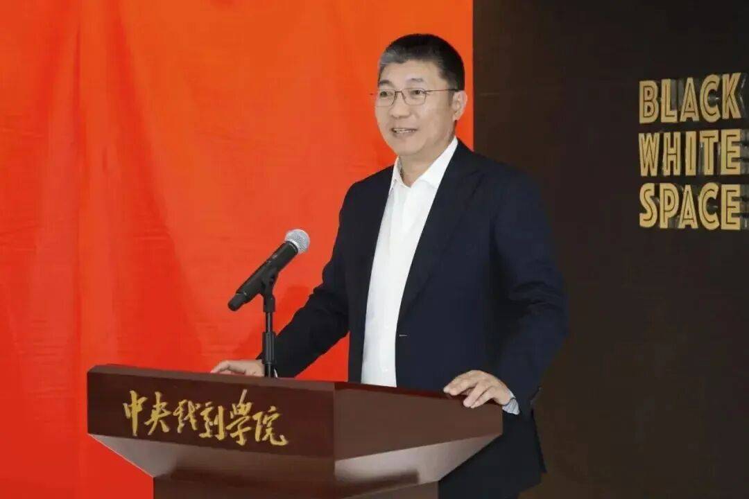 中央戲劇學院表演系主任王鑫，主動投案