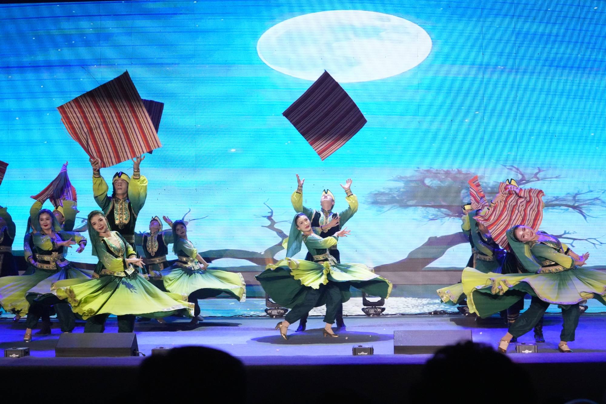 音樂舞蹈詩《夢回羅布淖爾》首演圓滿落幕