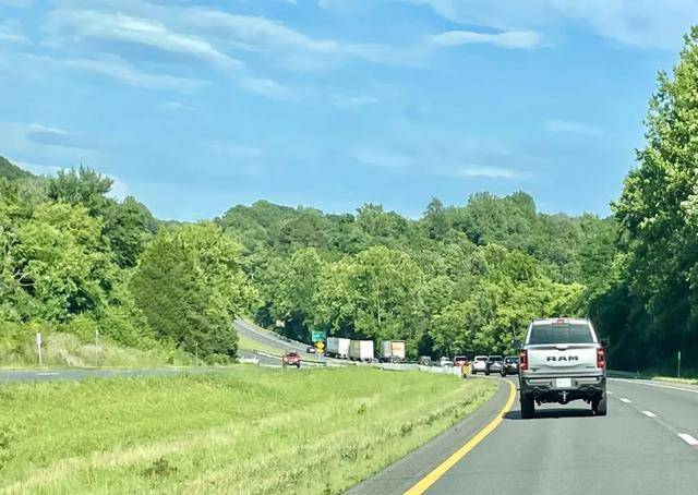 從房產(chǎn)到AI，風(fēng)險全面引爆，美股金銀罕見三殺