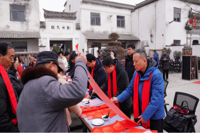 萬(wàn)馬迎新 藝韻漢王——徐州民建書(shū)畫(huà)院協(xié)辦2026 徐州新文藝群體美術(shù)書(shū)法迎春邀請(qǐng)展暨迎春送福活動(dòng)