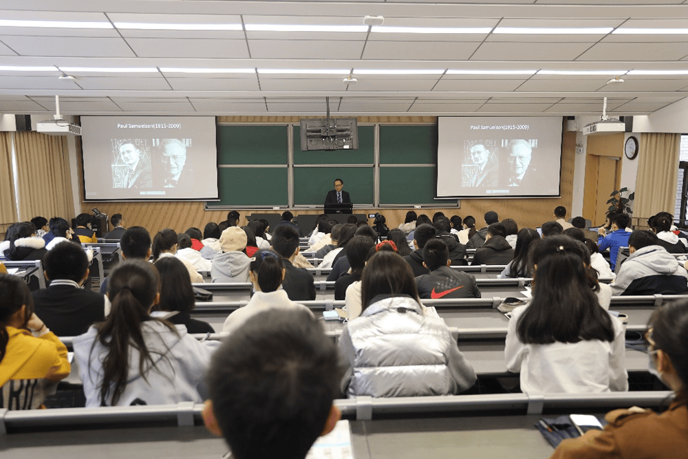 周末設(shè)40門(mén)課程，復(fù)旦牽手同濟(jì)、上財(cái)共邀滬上高中生體驗(yàn)大學(xué)生活