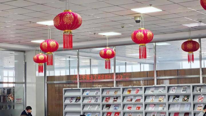 哈市香坊區(qū)圖書館 “盛裝” 迎新春