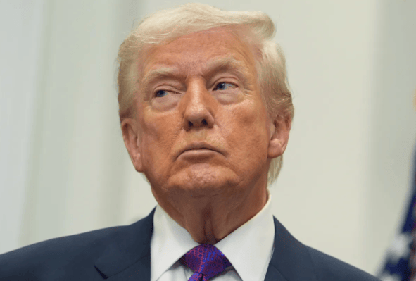 原創(chuàng)隨著移民政策反彈及執(zhí)法局撤出明尼蘇達(dá)州，特朗普支持率創(chuàng)新低