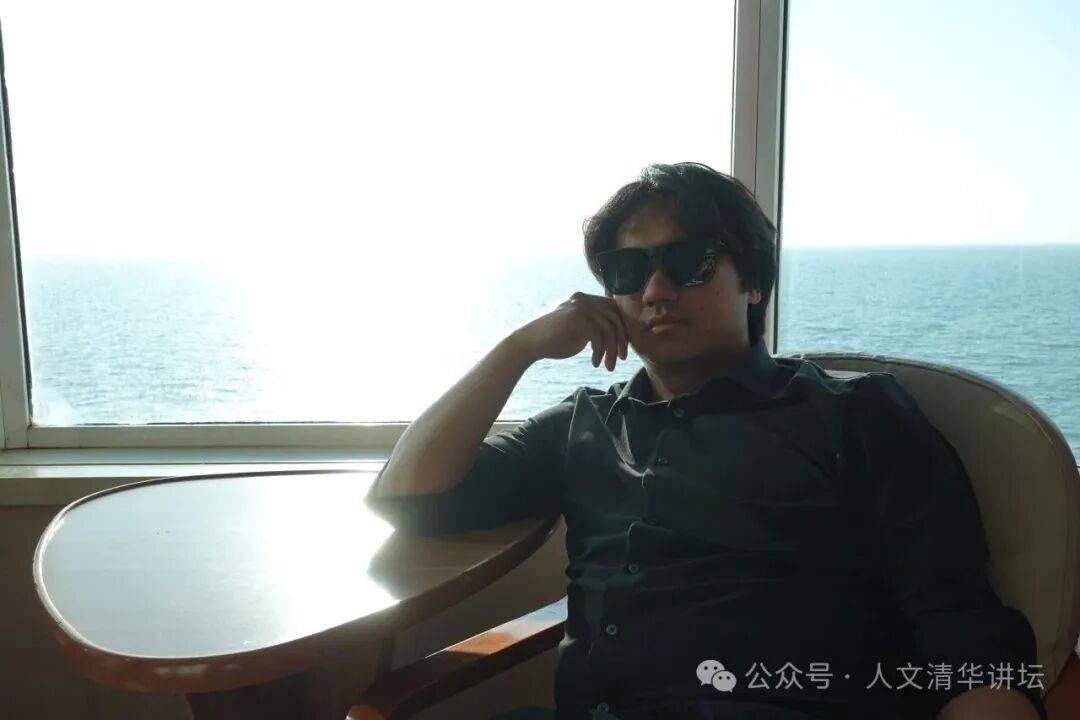 從經(jīng)管學(xué)院到哲學(xué)系：他在清華導(dǎo)演了13部戲劇