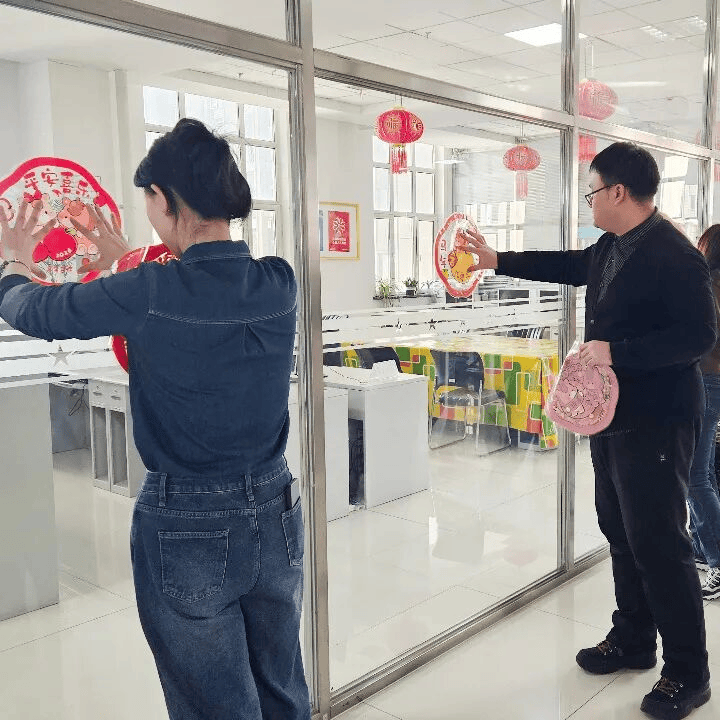 哈市香坊區(qū)圖書館 “盛裝” 迎新春