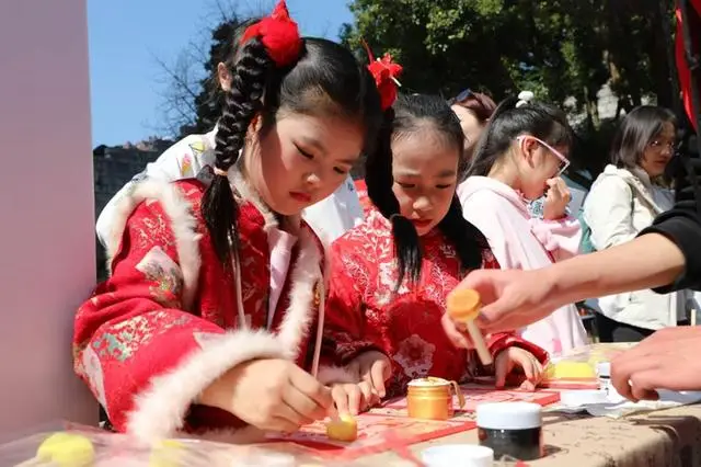 云巖區(qū)圖書館舉辦“書香大拜年”春節(jié)活動