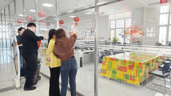 哈市香坊區(qū)圖書館 “盛裝” 迎新春