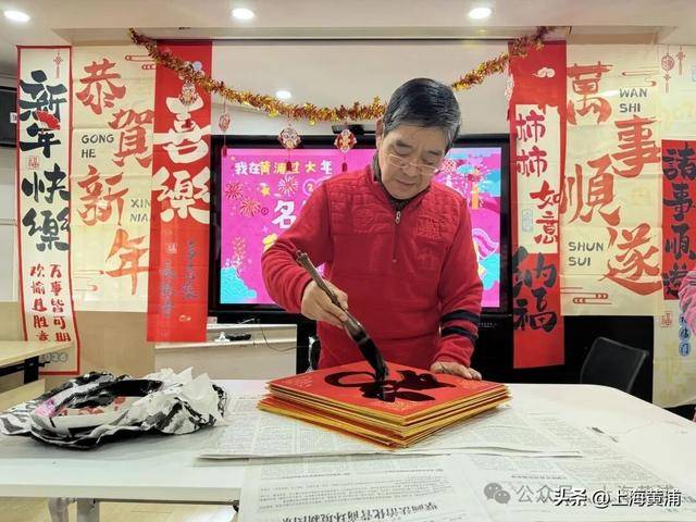 書法家攜馬年福字，赴一場鄰里新春之約