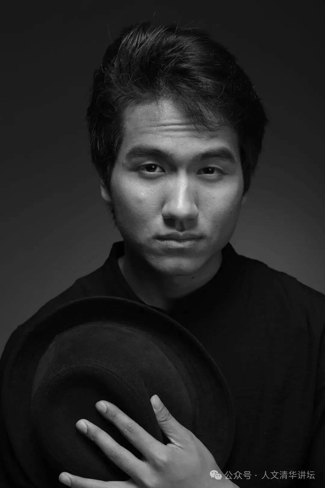 從經(jīng)管學(xué)院到哲學(xué)系：他在清華導(dǎo)演了13部戲劇