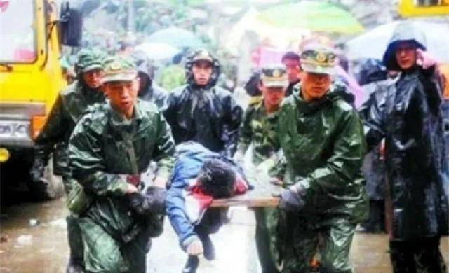 原創(chuàng)汶川地震中他被軍人救出，多年后他研究生入伍圓夢軍營