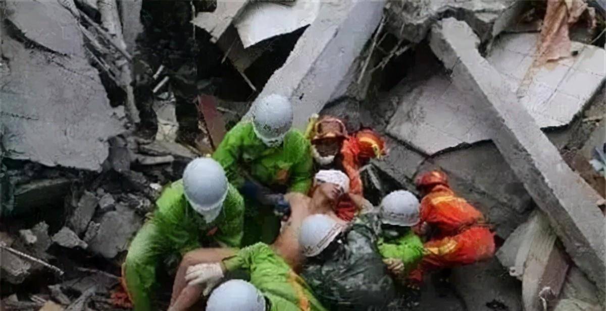 原創(chuàng)汶川地震中他被軍人救出，多年后他研究生入伍圓夢軍營