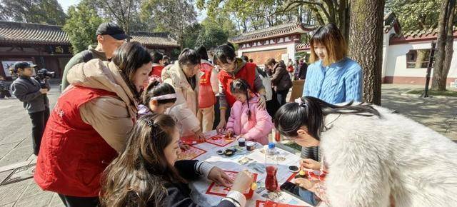 春節(jié)假期首日，四川873家A級旅游景區(qū)接待游客465萬余人次