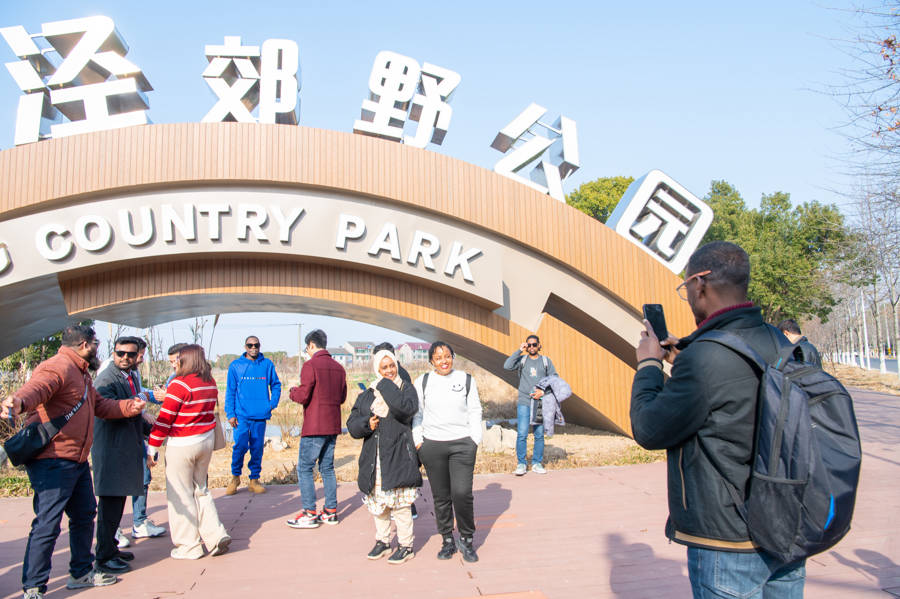 “在這里感受到家的溫暖”，超50位留學(xué)生在漕涇水庫村“沉浸式”過大年