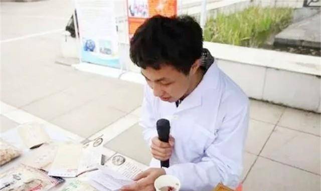 原創(chuàng)汶川地震中他被軍人救出，多年后他研究生入伍圓夢軍營