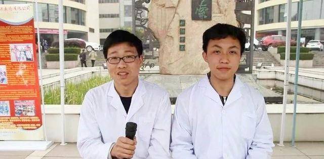 原創(chuàng)汶川地震中他被軍人救出，多年后他研究生入伍圓夢軍營