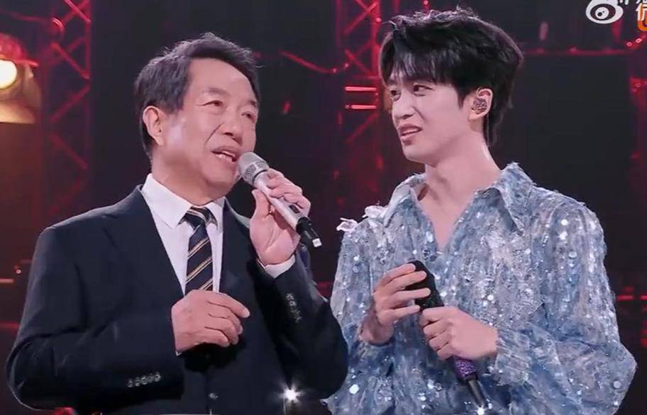 黃子弘凡父親陷“留學(xué)騙局”羅生門，有三個關(guān)鍵問題需厘清