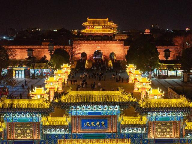 過年就來臺兒莊，全國在校大學生、18歲以下未成年人，門票免費！