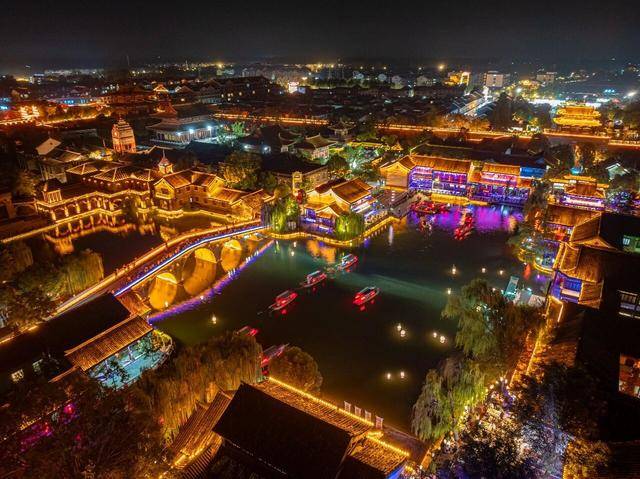 過年就來臺兒莊，全國在校大學生、18歲以下未成年人，門票免費！