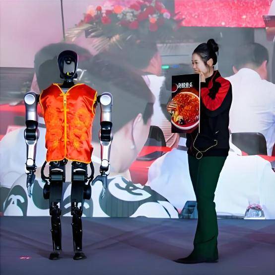 當(dāng)機(jī)器人成各路春晚“新寵”，租賃模式升級