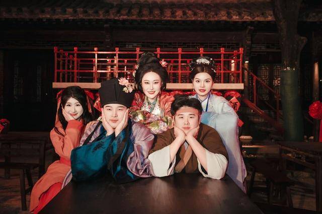 過年就來臺兒莊，全國在校大學生、18歲以下未成年人，門票免費！