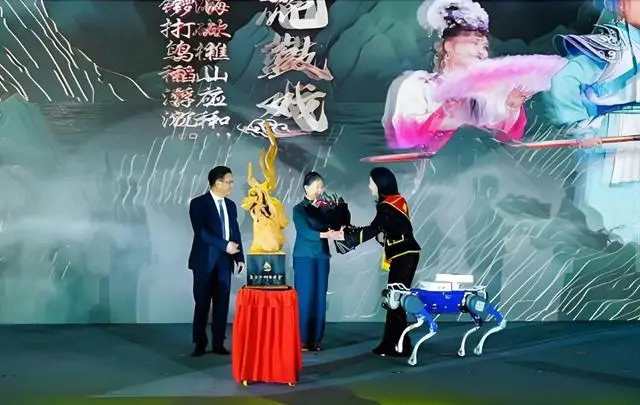 當(dāng)機(jī)器人成各路春晚“新寵”，租賃模式升級