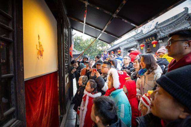 過年就來臺兒莊，全國在校大學生、18歲以下未成年人，門票免費！