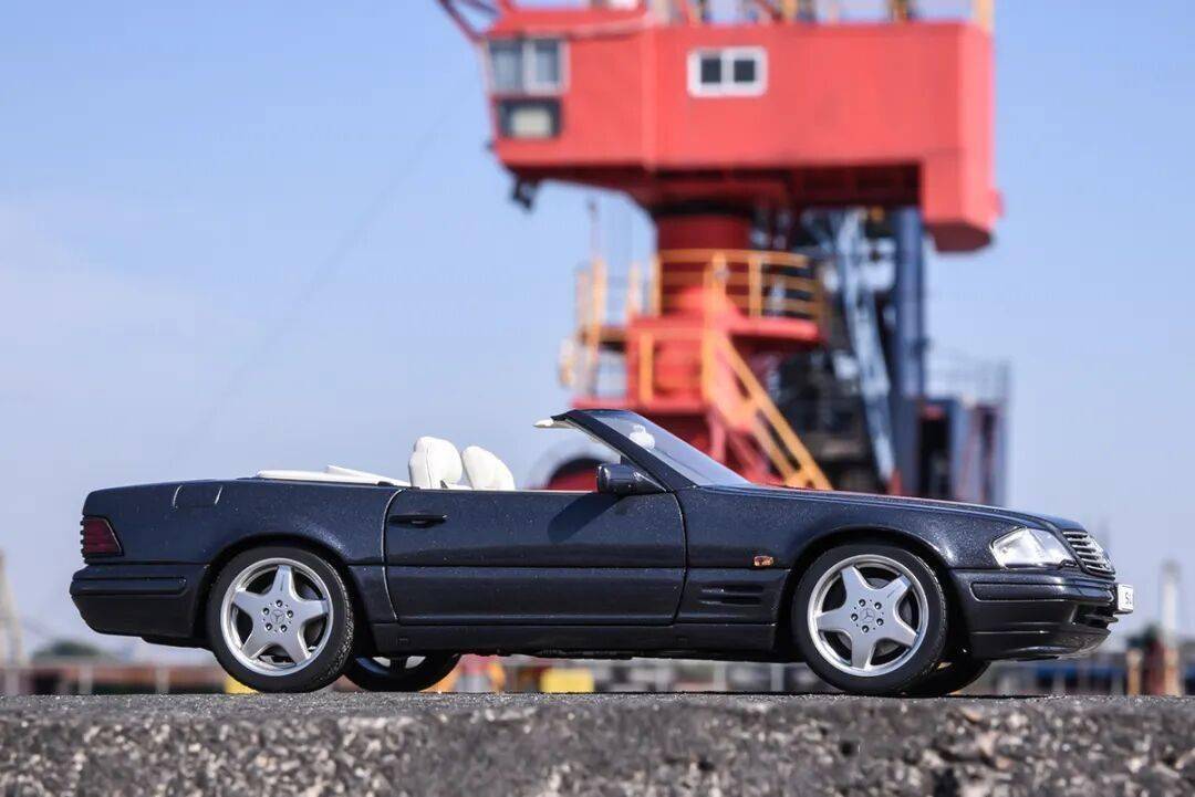 祝各位輪語人，新年越來越帥，荷包越來越厚，收藏越來越有品味！